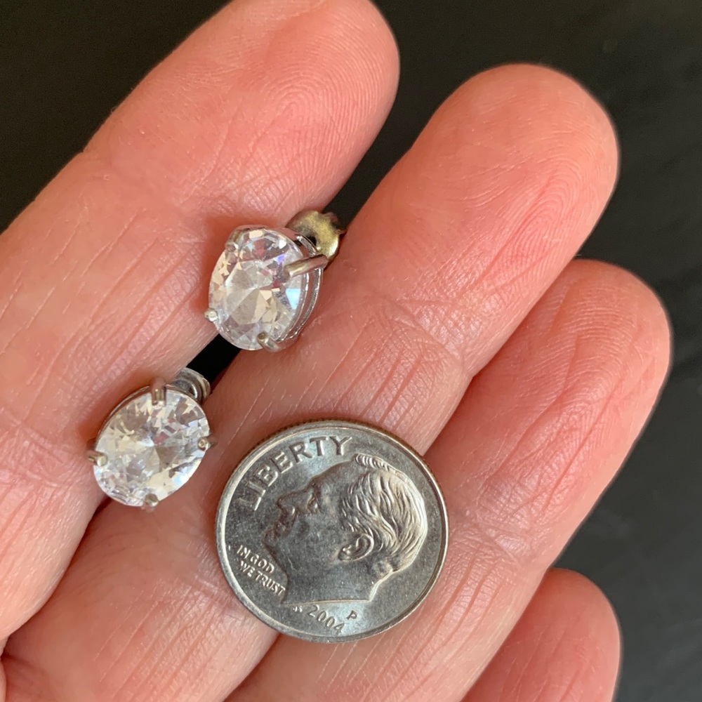 Oval diamond stud earrings